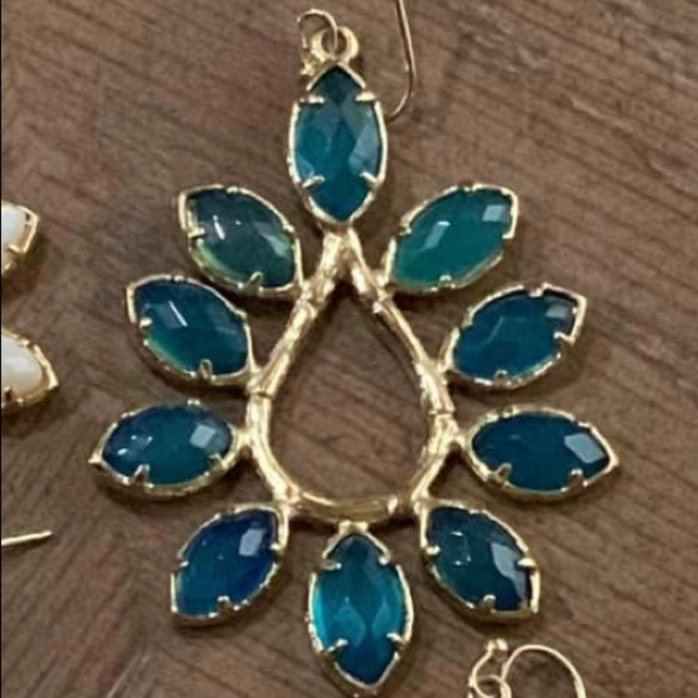 ISO Kendra Scott Gold Nyla Earrings - Picture 2 of 5